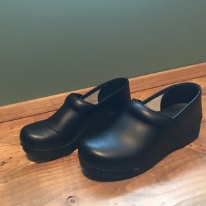 Dansko Clogs 39 Black